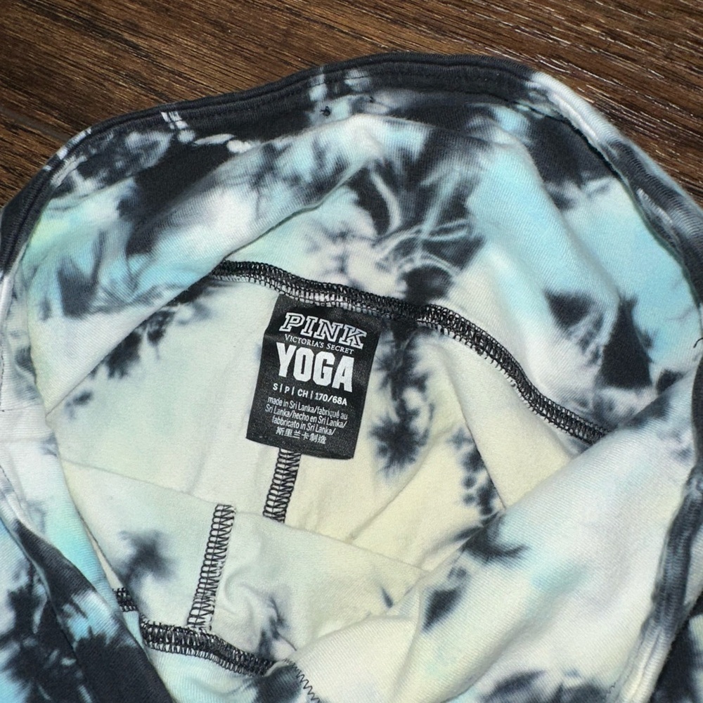 PINK Victoria's Secret Women’s Spandex Biker Shorts - Picture 4 of 10